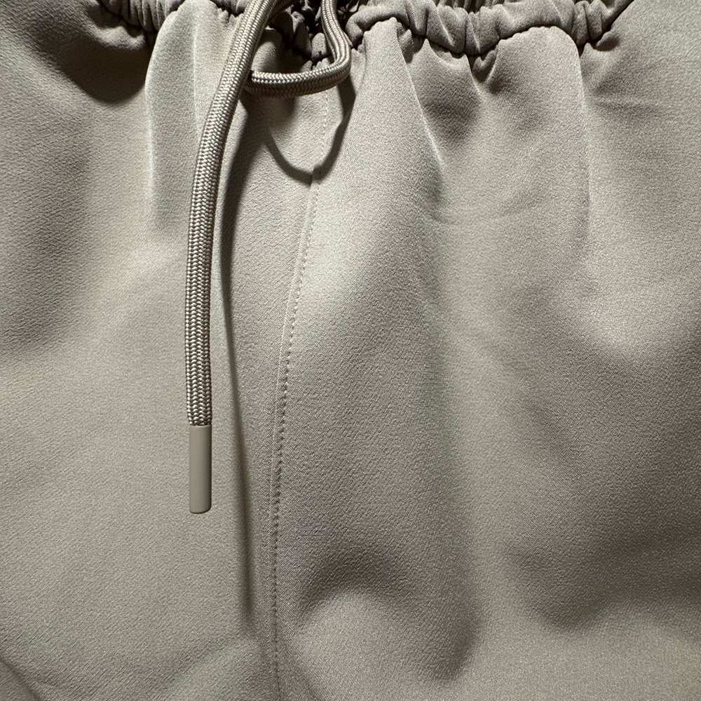 ATHLETA PROMENADE CARGO PANTS. SIZE: S. COLOR: KHAKI - Picture 5 of 7